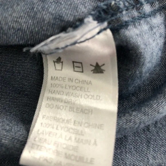 EUC Set of 2 Women’s Button-Up Shirts: 1 Floral and 1 Denim Short-Sleeve - Picture 6 of 16